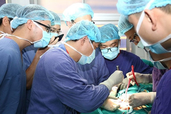 Hai nam thanh niên bị vỡ vật hang khi quan hệ tình dục-1