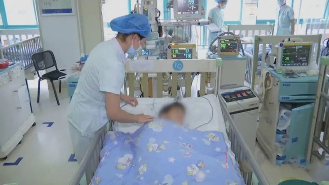 Cậu bé 8 tuổi phải vào viện cấp cứu sau khi được bà nặn mụn trên mũi, cha mẹ cần tránh động tới tam giác tử thần này-1