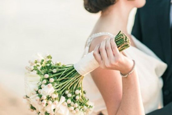 Trong ngày cưới, mẹ chồng dúi vào tay tôi một chùm chìa khóa, tôi không hiểu nên đi hỏi chồng, ngờ đâu vừa nhìn thấy, anh thất thần buồn bã