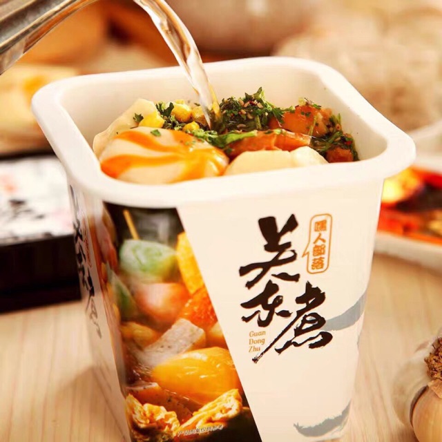 Mùa đông đến cũng là lúc các loại lẩu cốc lại gây sốt, giá rẻ chỉ từ 18.000 đồng mà tràn ngập topping-6
