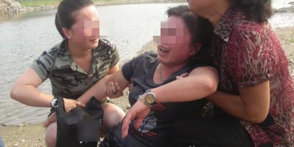 Nam sinh nhảy sông tự sát, để lại di thư ám chỉ danh tính người đã ép chết mình, sau 13 ngày qua đời vẫn chưa được chôn cất-2