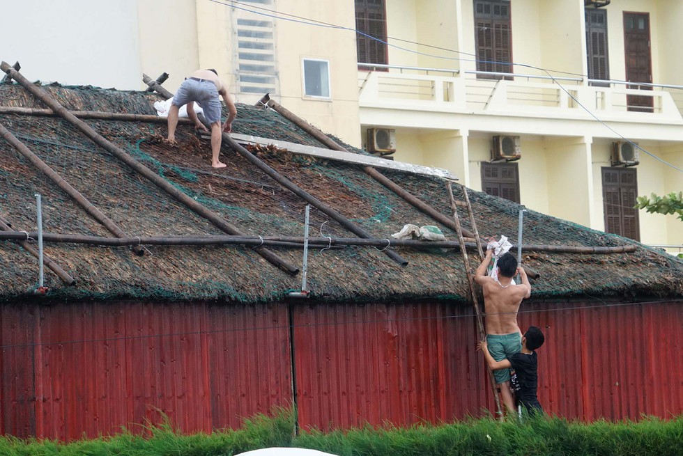 Bão số 9 sắp về: Học ngay biện pháp gia cố nhà cửa, ngăn nước vào với các nguyên vật liệu đơn giản, dễ mua, giá rẻ-2