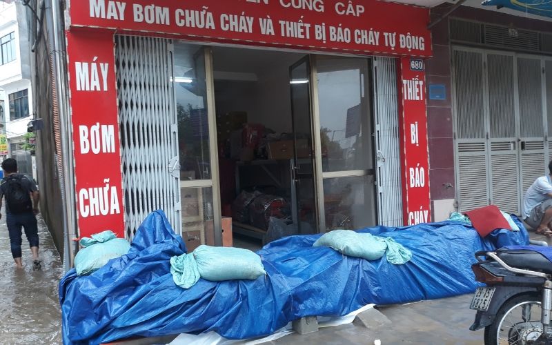 Bão số 9 sắp về: Học ngay biện pháp gia cố nhà cửa, ngăn nước vào với các nguyên vật liệu đơn giản, dễ mua, giá rẻ-3