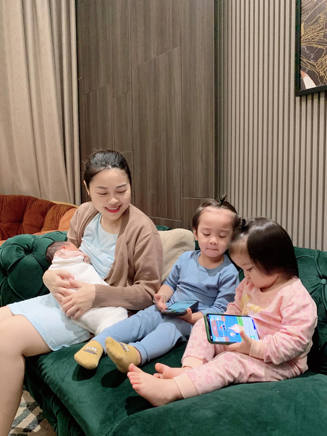 Tưởng hot mom Hằng Túi hiện đại, hóa ra mẹ 5 con kiêng cữ kiểu truyền thống, 7 ngày không gội đầu-3