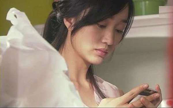 Lấy chồng 6 múi, đêm tân hôn tôi khóc nghẹn nhìn anh bất lực với nắm thuốc trên tay-2