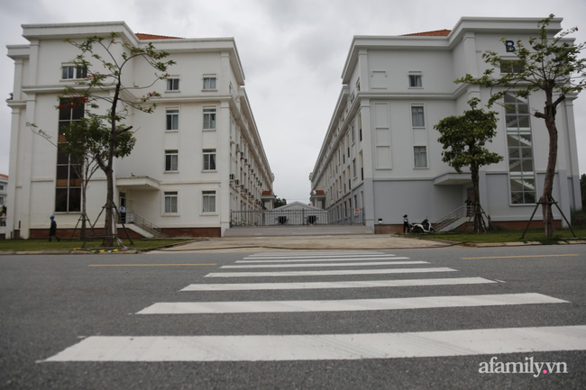 CẬN CẢNH TỪ TÂM BÃO: Hàng nghìn người dân Quảng Ngãi được sơ tán tới nơi an toàn, ưu tiên người già và trẻ nhỏ-1