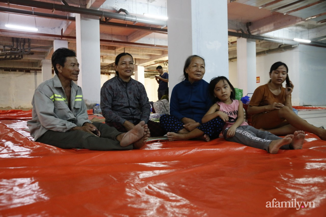 CẬN CẢNH TỪ TÂM BÃO: Hàng nghìn người dân Quảng Ngãi được sơ tán tới nơi an toàn, ưu tiên người già và trẻ nhỏ-15