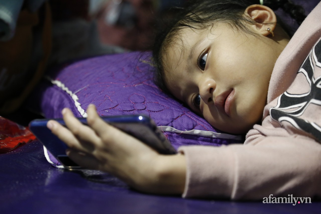 CẬN CẢNH TỪ TÂM BÃO: Hàng nghìn người dân Quảng Ngãi được sơ tán tới nơi an toàn, ưu tiên người già và trẻ nhỏ-16