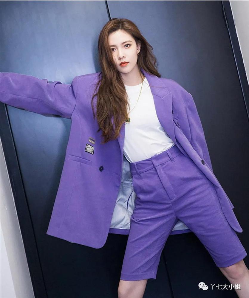 Trời se lạnh chưa biết mặc gì vừa đẹp vừa chất thì bạn hãy diện áo blazer và quần short là có ngay outfit 10 điểm-5