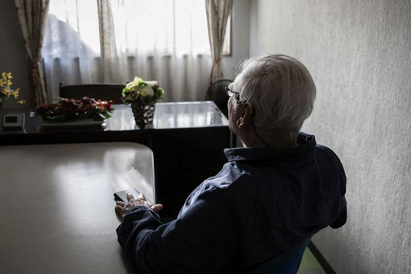 Quá nghèo, người trẻ Trung Quốc tìm người lạ ngủ chung phòng trọ-3