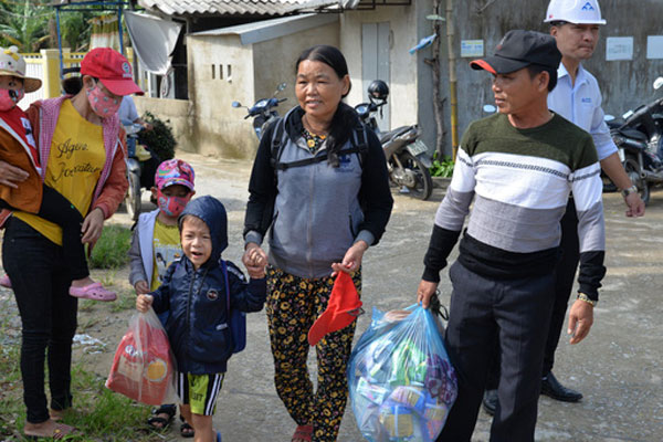 Bão số 9 tiến sát Quảng Ngãi, sóng cao hơn 3m ập vào bờ biển Sa Huỳnh-1