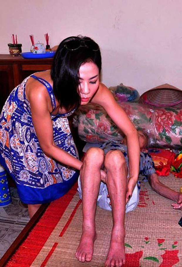 Sao Việt bị ném đá vì chuyện ăn mặc khi đi từ thiện: Người hở ngực, hở mông, người lại lên đồ như đi club-5