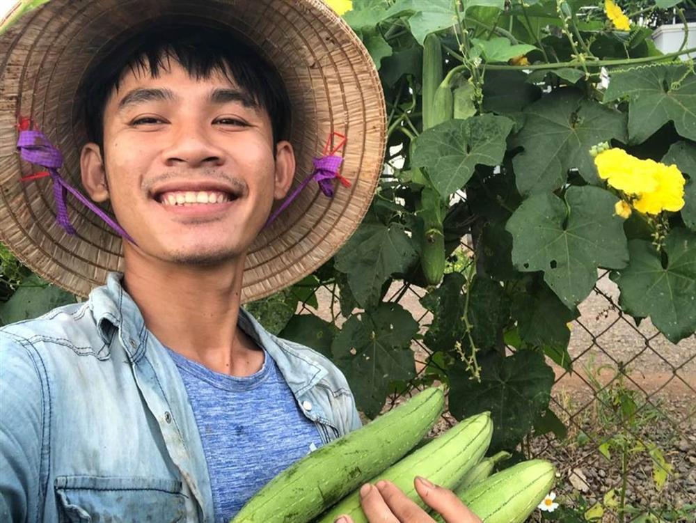 Cậu bé bóc mít thuê năm nào giờ là ông chủ vườn hồng đẹp như cổ tích-5