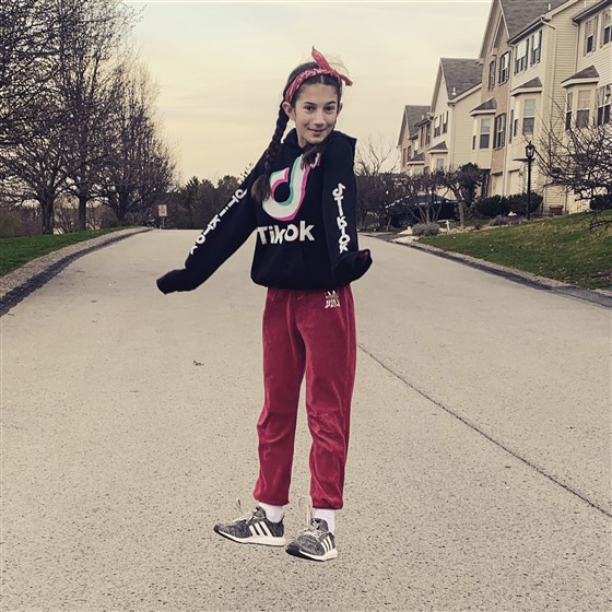 Nhảy trên tấm bạt lò xò, bé gái 13 tuổi bị liệt nửa thân dưới do đột quỵ-3