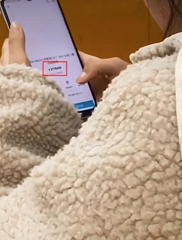 Nữ sinh chơi trội mua siêu xe online qua mạng không cần nhìn giá, bỏ hơn 9 tỷ đồng thanh toán trong 1 nốt nhạc khiến dân mạng giật mình-3