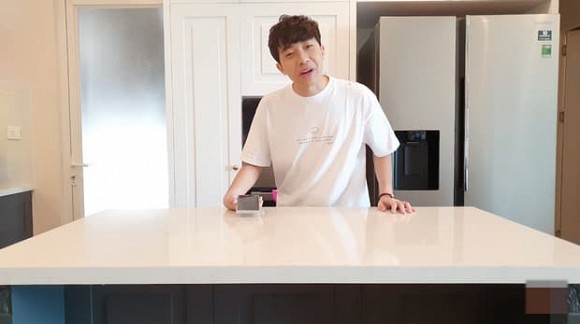 Sau biệt thự như lâu đài, Cris Phan hé lộ không gian sống trong căn hộ của hai vợ chồng-2