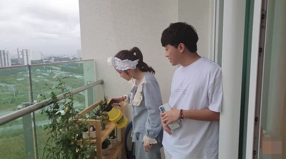 Sau biệt thự như lâu đài, Cris Phan hé lộ không gian sống trong căn hộ của hai vợ chồng-6