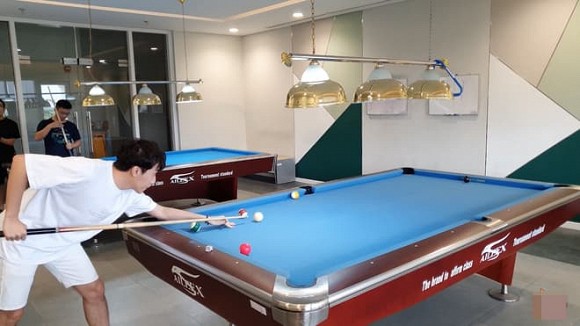 Sau biệt thự như lâu đài, Cris Phan hé lộ không gian sống trong căn hộ của hai vợ chồng-12