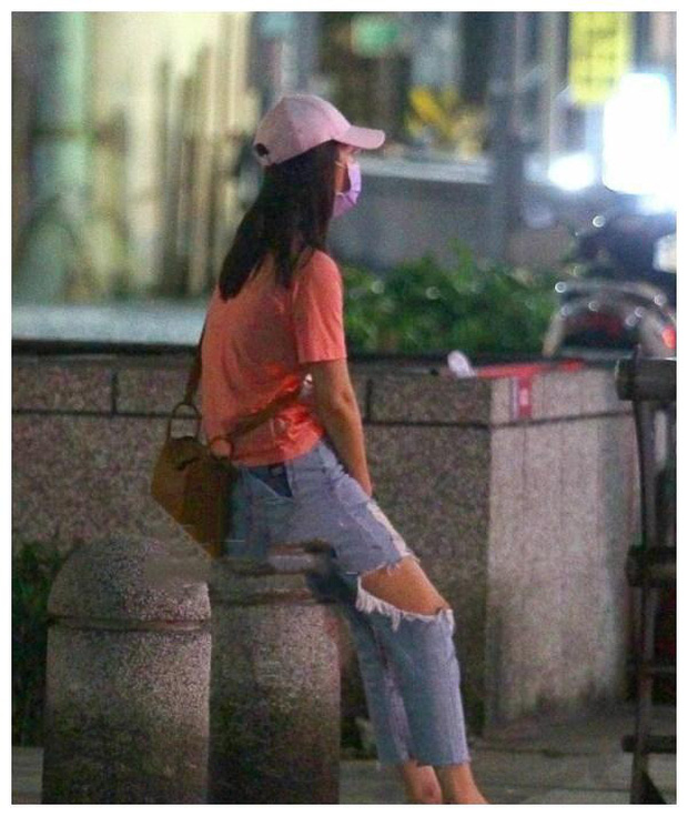 Lâm Tâm Như diện quần rách toang hoác, Cái Bang hơn cả Ngọc Trinh-2