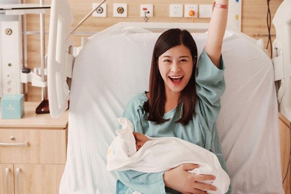 Cậu bé lớp 1 nằng nặc đòi bỏ học, liên tục khóc mếu máo: Tất cả là tại bố mẹ, nguyên nhân khiến cả nhà xúm xít xin lỗi-3