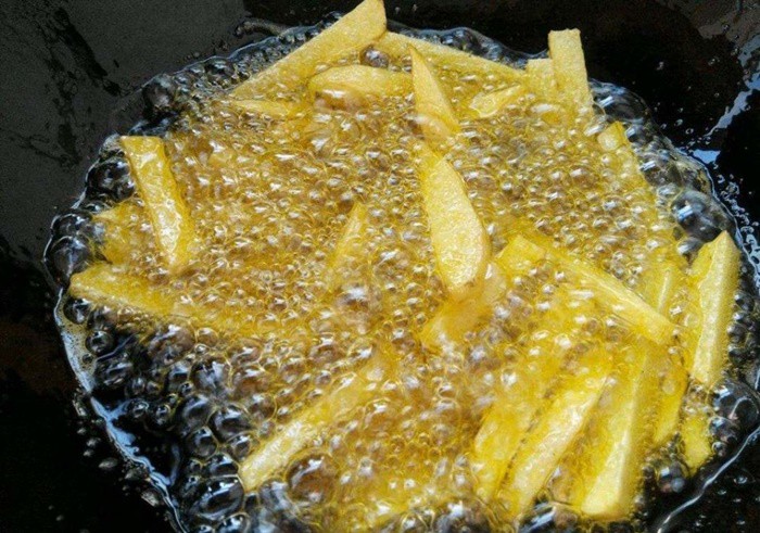 Chiên khoai tây bao năm không thể giòn, nhanh ỉu hóa ra là thiếu bước cơ bản này!-3