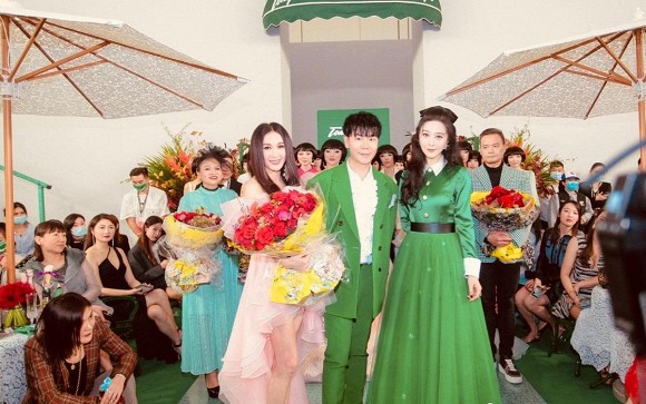 Hụt hơi sau lùm xùm trốn thuế, Phạm Băng Băng giờ phải miệt mài chạy show nhỏ lẻ?-4