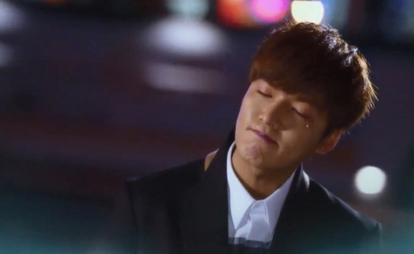 Sát ngày cưới, bạn gái gửi lại chiếc nhẫn rồi bỏ đi biệt tích, 3 năm sau cứu người bị đuối nước tôi mới hiểu vì sao em làm thế-2