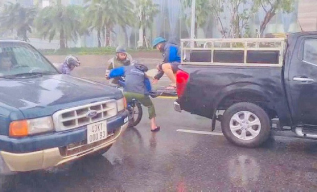 Nóng lòng về thăm nhà trong lúc bão số 9 đang đổ bộ, 4 người trong gia đình ở Đà Nẵng gặp nạn-1