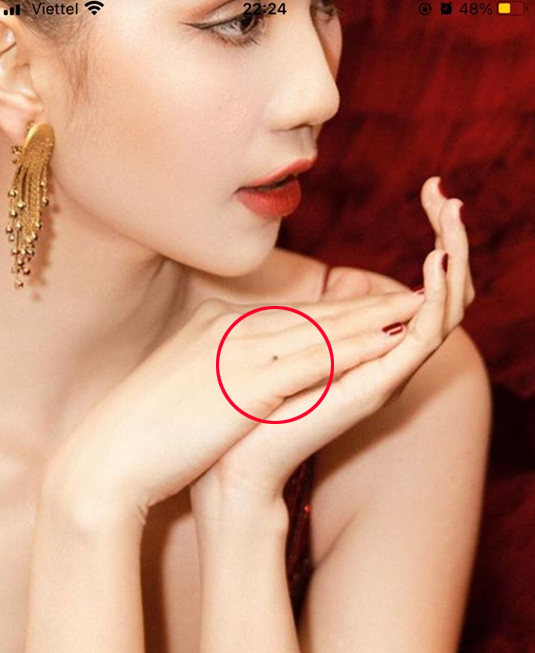 Loạt ảnh nóng được cho là của Ngọc Trinh đang bị phát tán trên mạng xã hội?-3