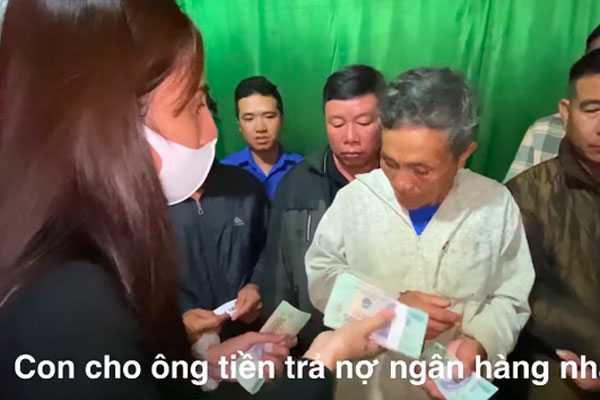 Với hành động này dành cho Thủy Tiên, Công Vinh trở thành ông chồng quốc dân” trong mắt chị em-3