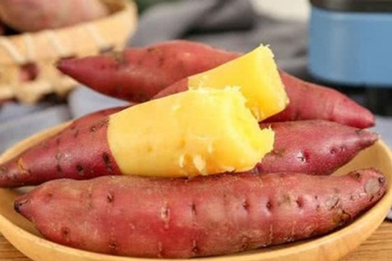 Hấp khoai lang đừng cho thẳng vào nồi, thêm bước nữa khoai ngon ngọt hơn nhiều