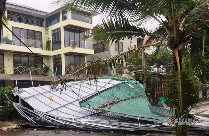 Sau bão số 9, đường phố Đà Nẵng, Quang Nam tan hoang không ngờ-15