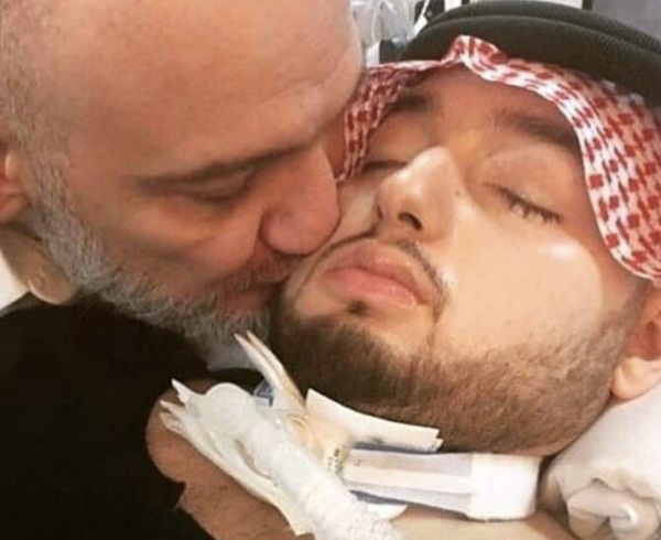 Hoàng tử Arab Saudi hôn mê sâu suốt 15 năm bất ngờ cử động sau khi nghe tiếng chào hỏi của một cô gái khiến ai nấy đều kinh ngạc-1