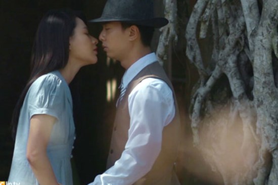 Chọc tức vợ yêu: Tổng tài Gia Bách nóng mặt khi thấy nữ chính khóa môi tình cũ