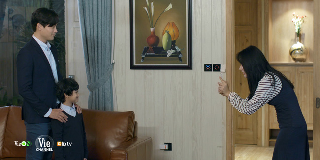 Chọc tức vợ yêu: Tổng tài Gia Bách nóng mặt khi thấy nữ chính khóa môi tình cũ-8