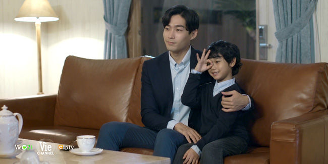 Chọc tức vợ yêu: Tổng tài Gia Bách nóng mặt khi thấy nữ chính khóa môi tình cũ-6