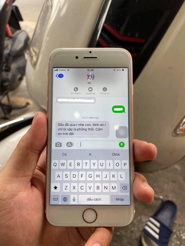 Nghẹn ngào dòng tin nhắn sau bão mẹ gửi cho con đi học xa nhà: Chỉ sập la phông thôi, cảm tạ trời đất!-2