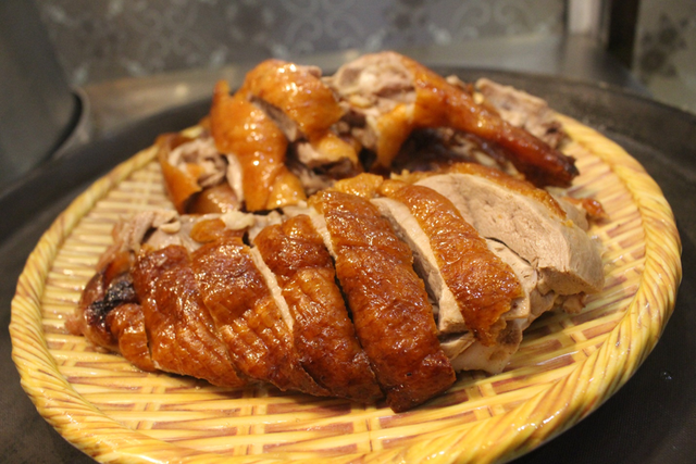 Nướng vịt trong lu đất khủng, ông chủ Hà Nội bán vèo cả trăm con 1 ngày-5