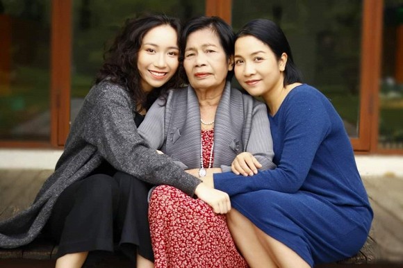 Diva Mỹ Linh chụp ảnh cùng ba thế hệ trong nhà, hé lộ cuộc sống bình yên hiện tại-1