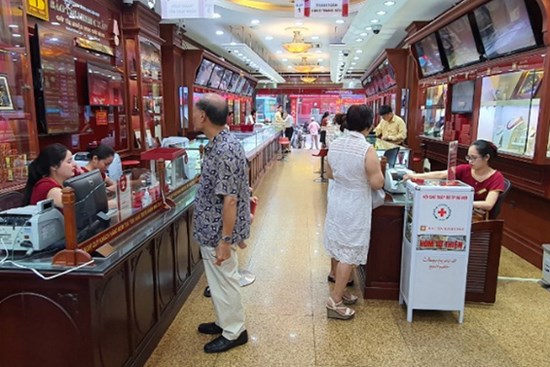 Vay ngân hàng đầu tư vàng, vợ chồng trẻ 'thiệt đơn, thiệt kép'