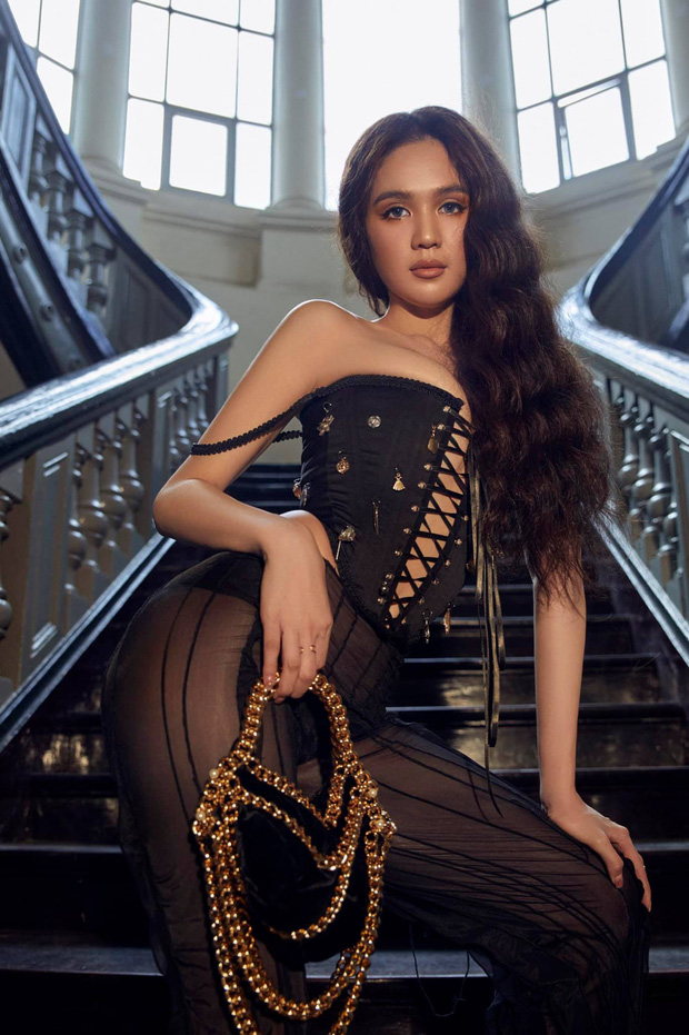 Ngọc Trinh và loạt hành động phản cảm đỉnh điểm: Từ ảnh gây tranh cãi đến clip thô tục đều bị dư luận chỉ trích dữ dội!-1