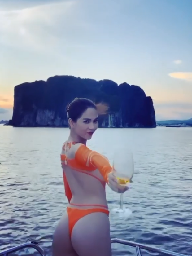 Ngọc Trinh và loạt hành động phản cảm đỉnh điểm: Từ ảnh gây tranh cãi đến clip thô tục đều bị dư luận chỉ trích dữ dội!-6