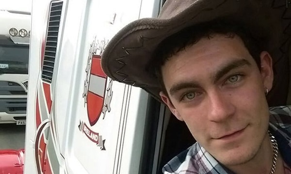 Khoảnh khắc tài xế mở container có thi thể 39 nạn nhân Việt-1