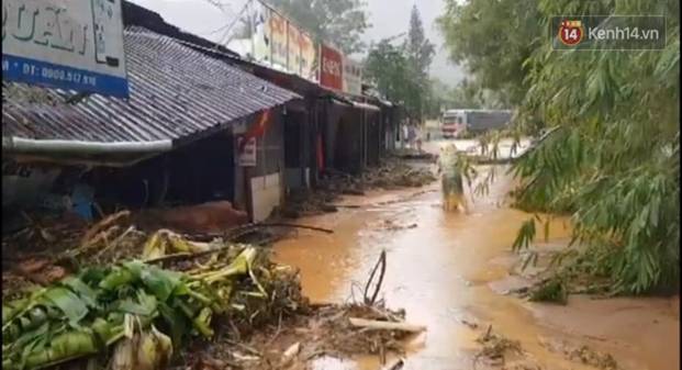 Clip: Những hình ảnh đầu tiên về hiện trường vụ sạt lở khiến 8 người chết ở xã Trà Vân, Nam Trà My-1