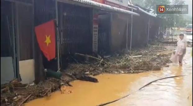 Clip: Những hình ảnh đầu tiên về hiện trường vụ sạt lở khiến 8 người chết ở xã Trà Vân, Nam Trà My-6