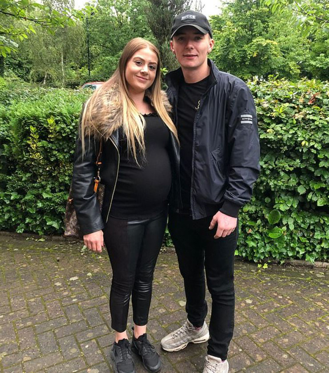 Che mặt và ngáp chán chê rồi mà bố mẹ vẫn chưa chịu ngừng siêu âm, em bé liền làm ngay một hành động khiến tất cả mọi người đều phải bật cười-3