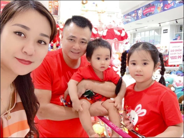 Kết hôn lần 2 với vợ giảng viên kém 12 tuổi, NSND Tự Long&nbsp;bị bình luận: Đẻ toàn con gái,&nbsp;danh hài&nbsp;liền có ngay phản ứng khéo léo-7