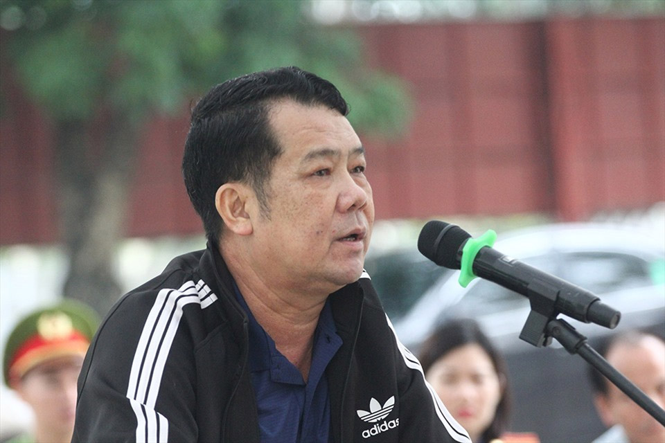 Giám đốc cầm súng dọa bắn tài xế bị tuyên phạt 18 tháng tù giam-3