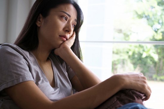 Phát hiện chồng lén lút gửi cho mẹ vợ 50 triệu, tôi trách móc mẹ không thương các con nghèo, ai ngờ bà tiết lộ bí mật khiến tôi sốc óc