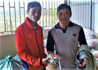 Tìm thấy 2 chỉ vàng trong gói quà cứu trợ-1